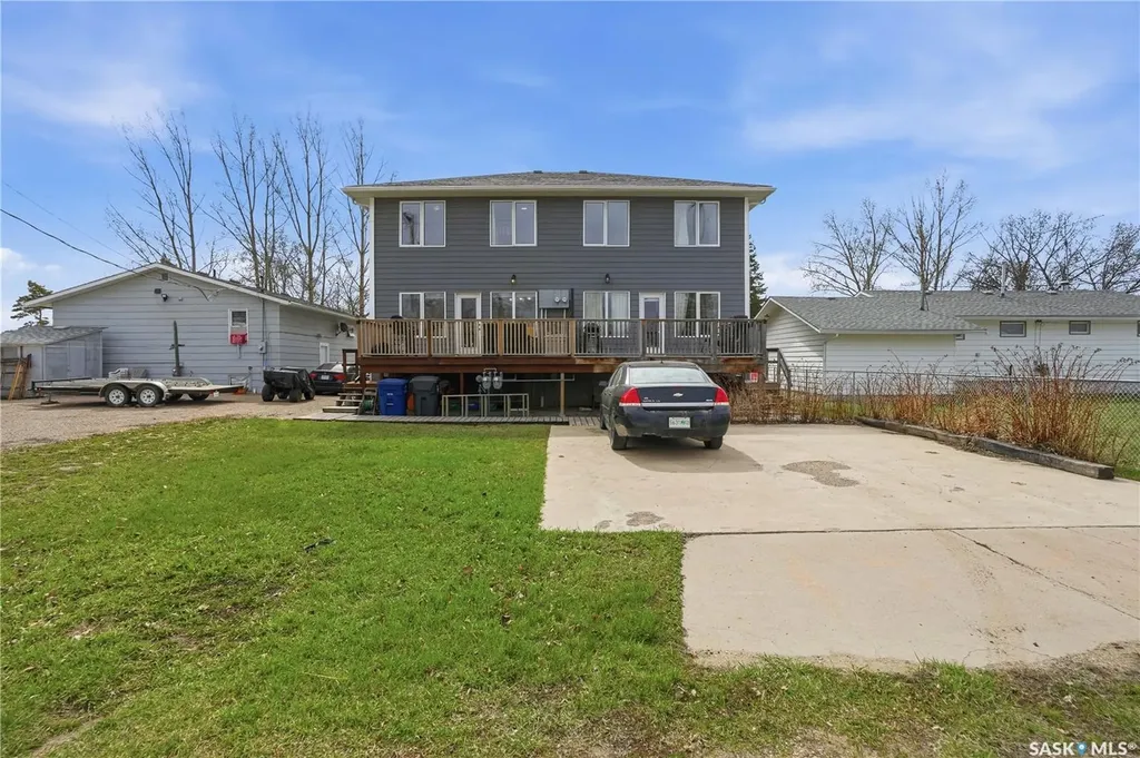 141 Queen Street Elbow SK S0H 1J0