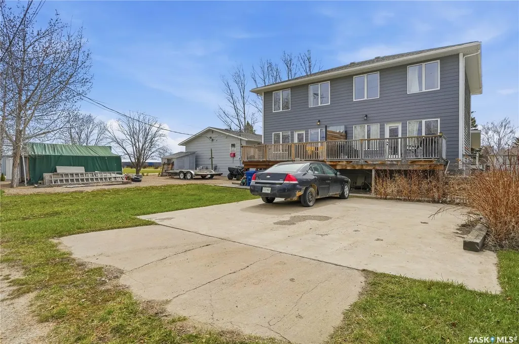 141 Queen Street Elbow SK S0H 1J0