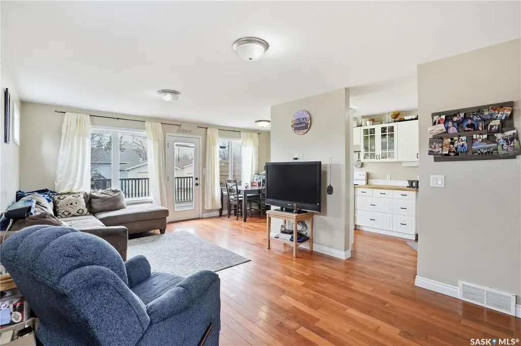 141 Queen Street Elbow SK S0H 1J0