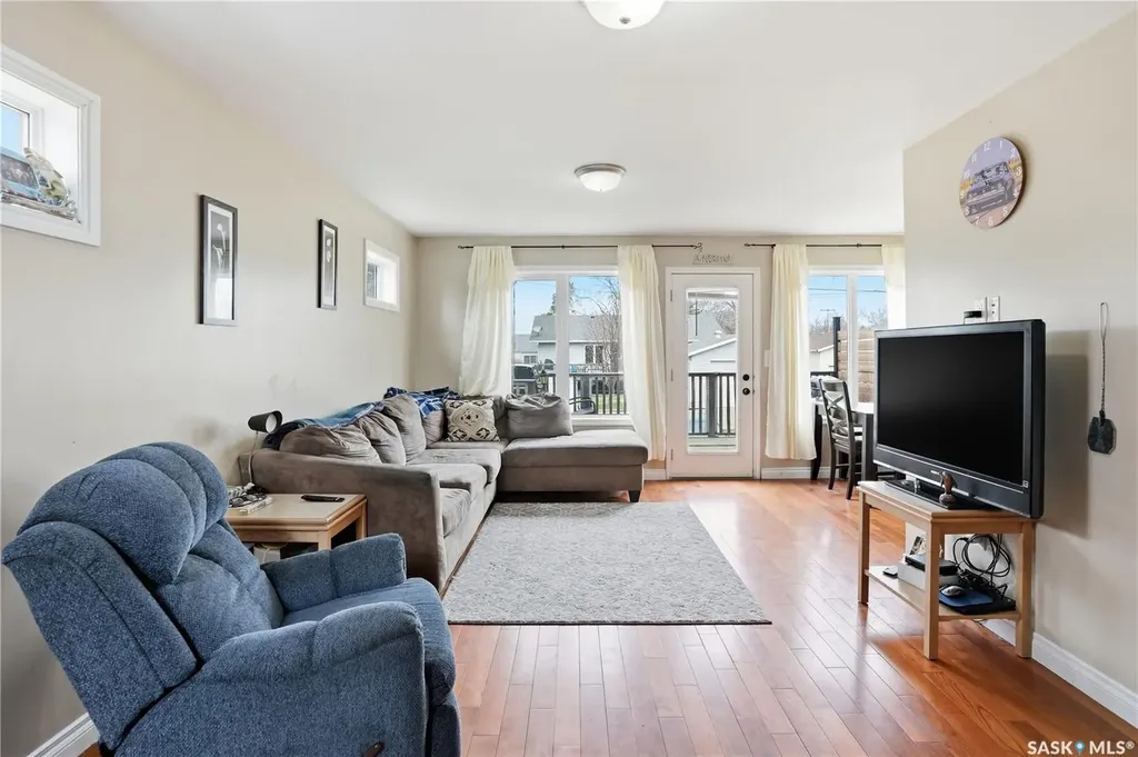 141 Queen Street Elbow SK S0H 1J0