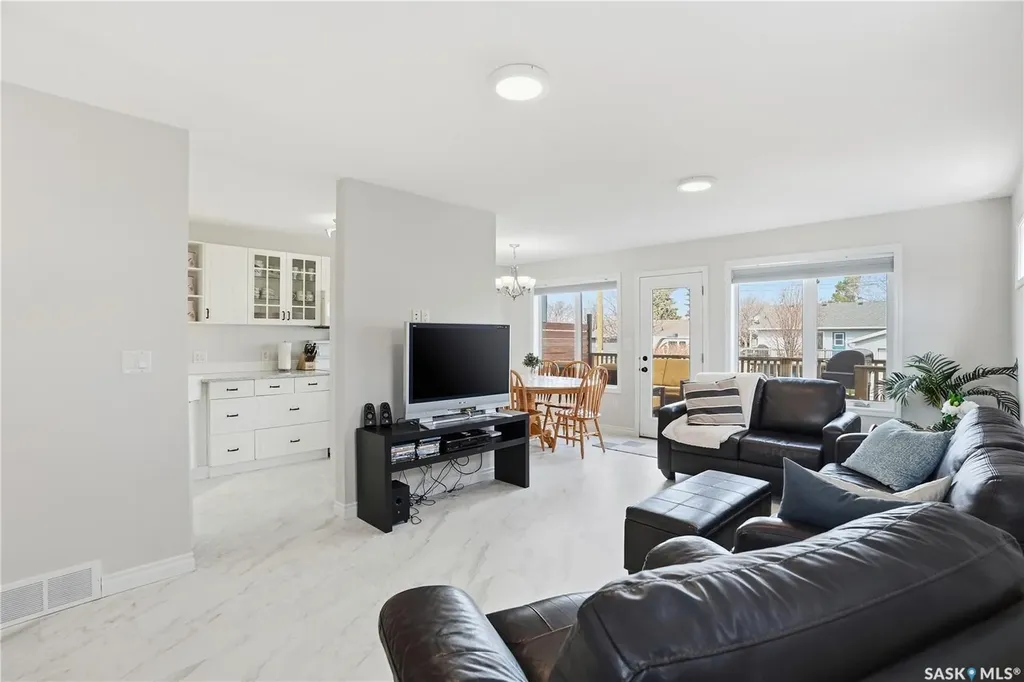 141 Queen Street Elbow SK S0H 1J0