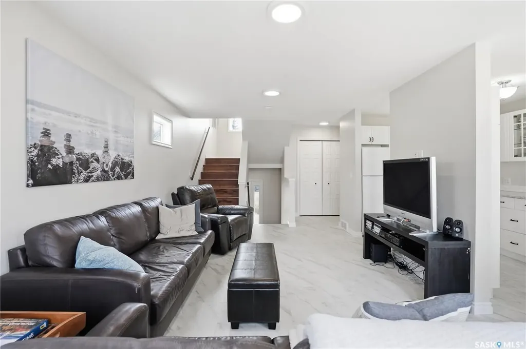 141 Queen Street Elbow SK S0H 1J0