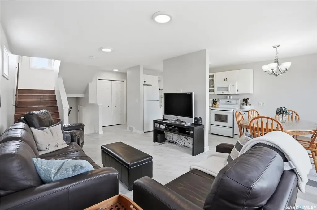 141 Queen Street Elbow SK S0H 1J0