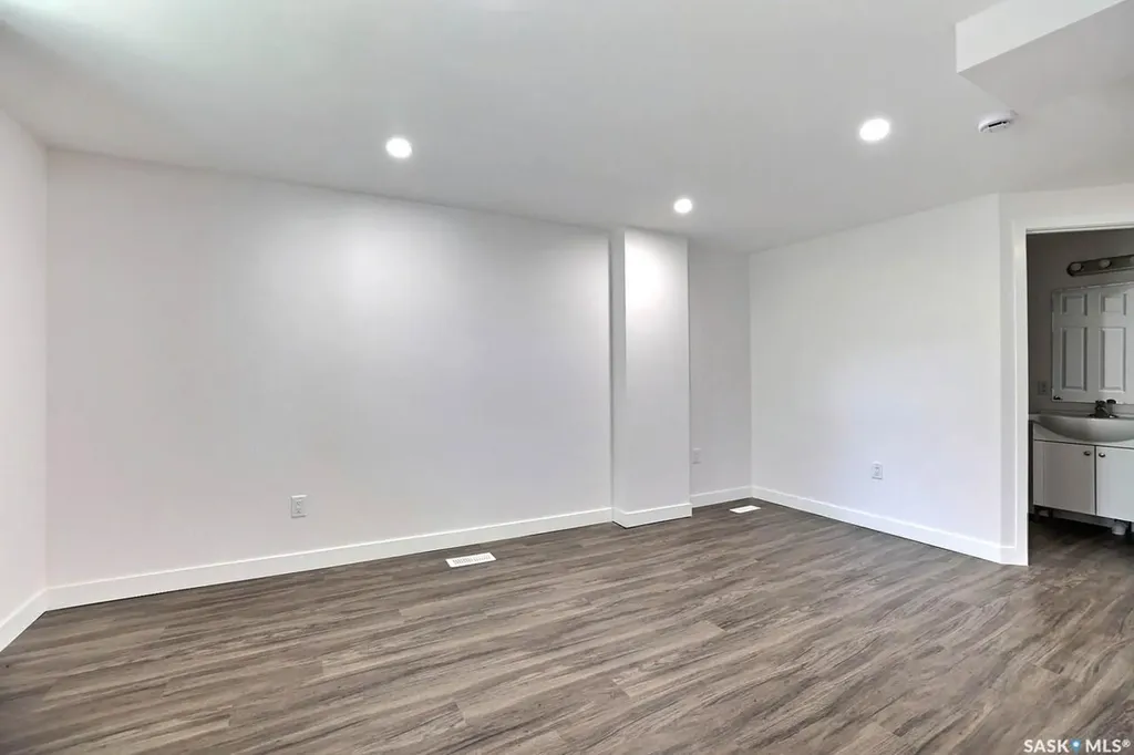 1420 Garnet Street Regina SK S4T 2Y5
