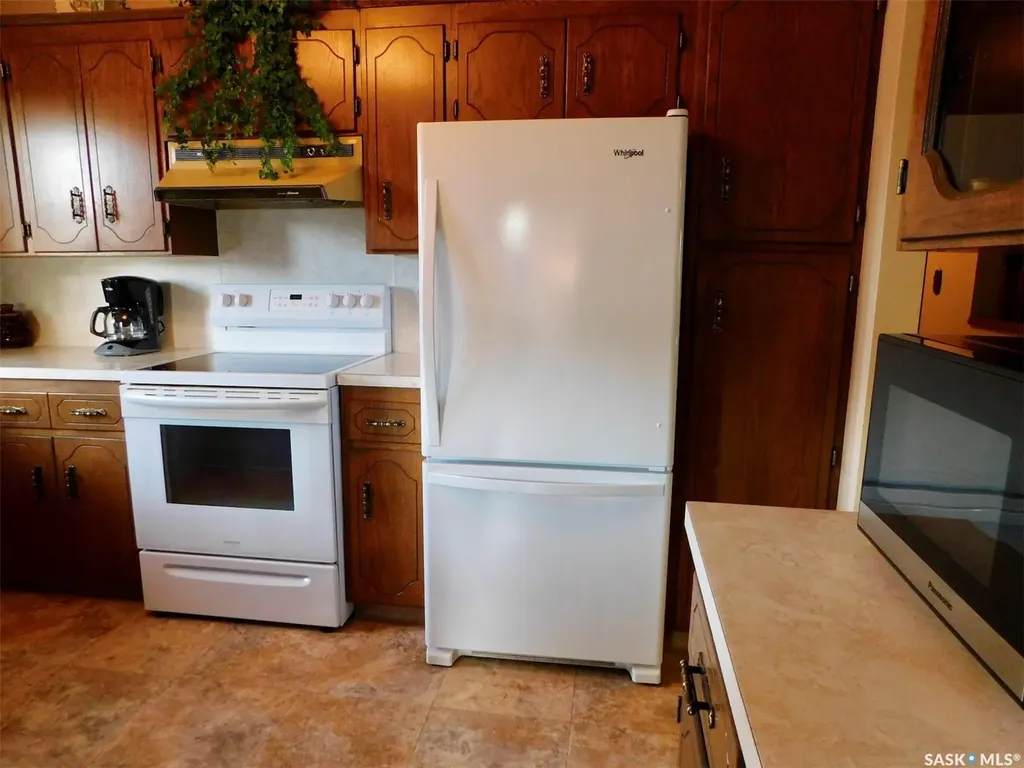 1011 Granville Avenue Assiniboia SK S0H 0B0