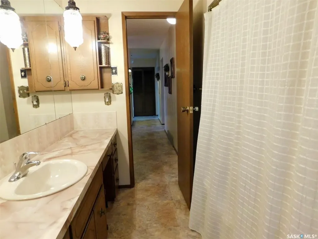 1011 Granville Avenue Assiniboia SK S0H 0B0