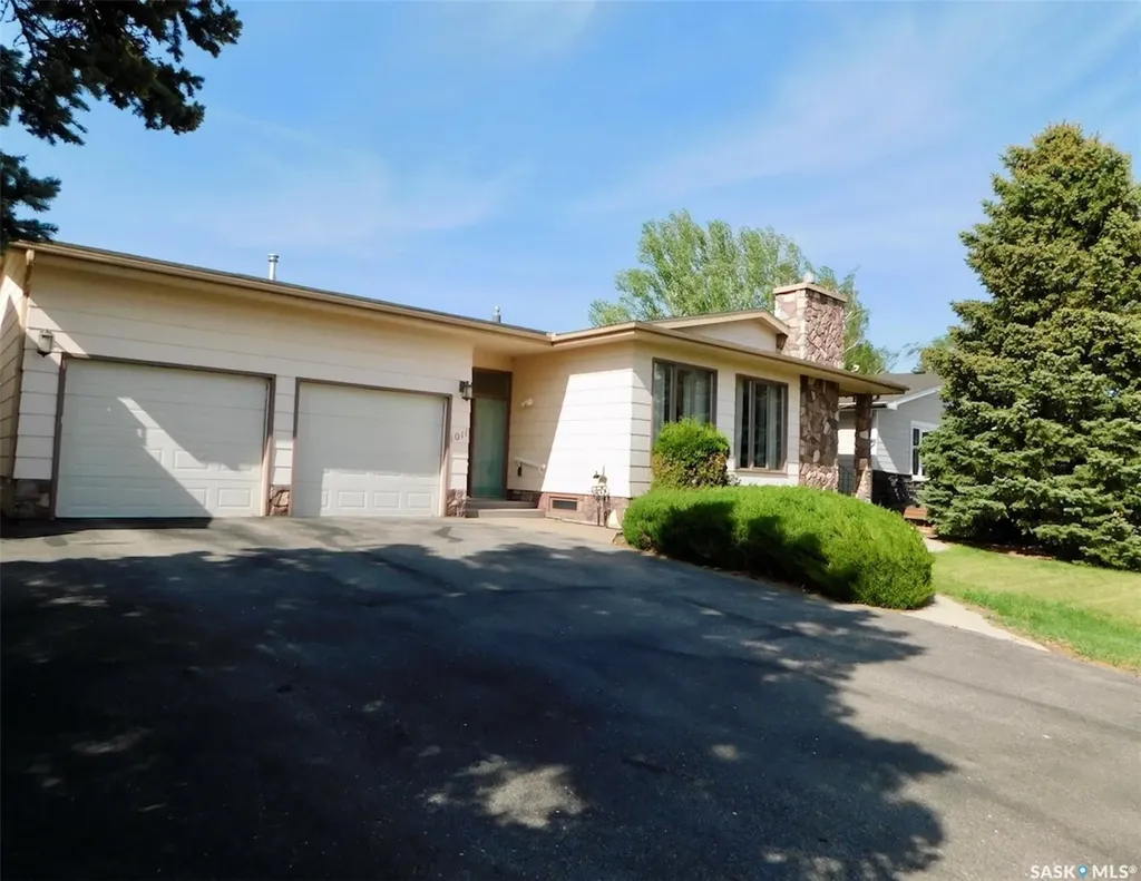 1011 Granville Avenue Assiniboia SK S0H 0B0