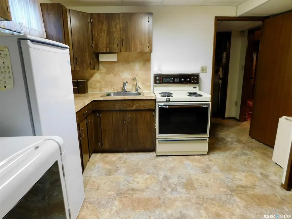 1011 Granville Avenue Assiniboia SK S0H 0B0