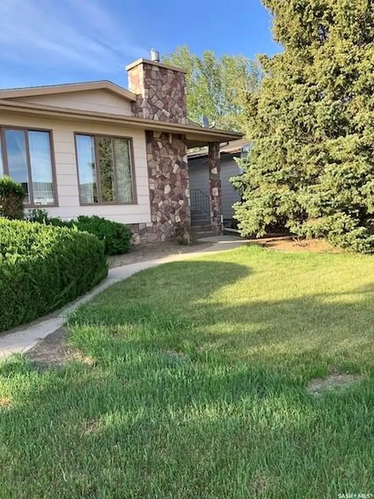 1011 Granville Avenue Assiniboia SK S0H 0B0