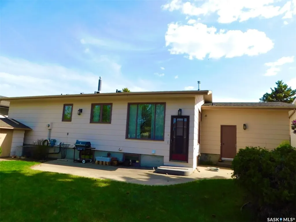 1011 Granville Avenue Assiniboia SK S0H 0B0