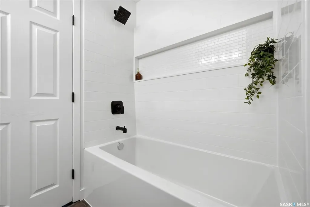 127 Mackenzie Way Regina SK S4N 5M9