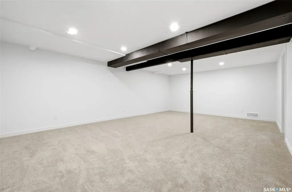127 Mackenzie Way Regina SK S4N 5M9