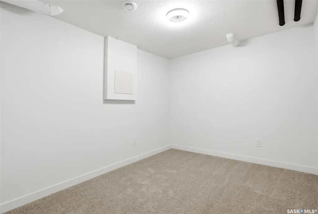 127 Mackenzie Way Regina SK S4N 5M9