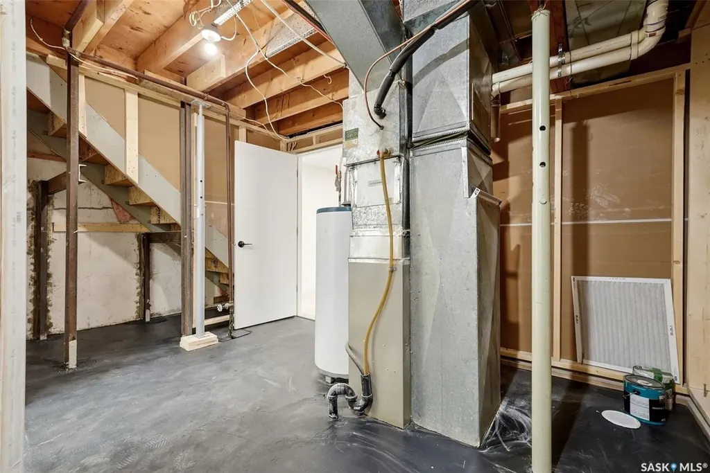 127 Mackenzie Way Regina SK S4N 5M9