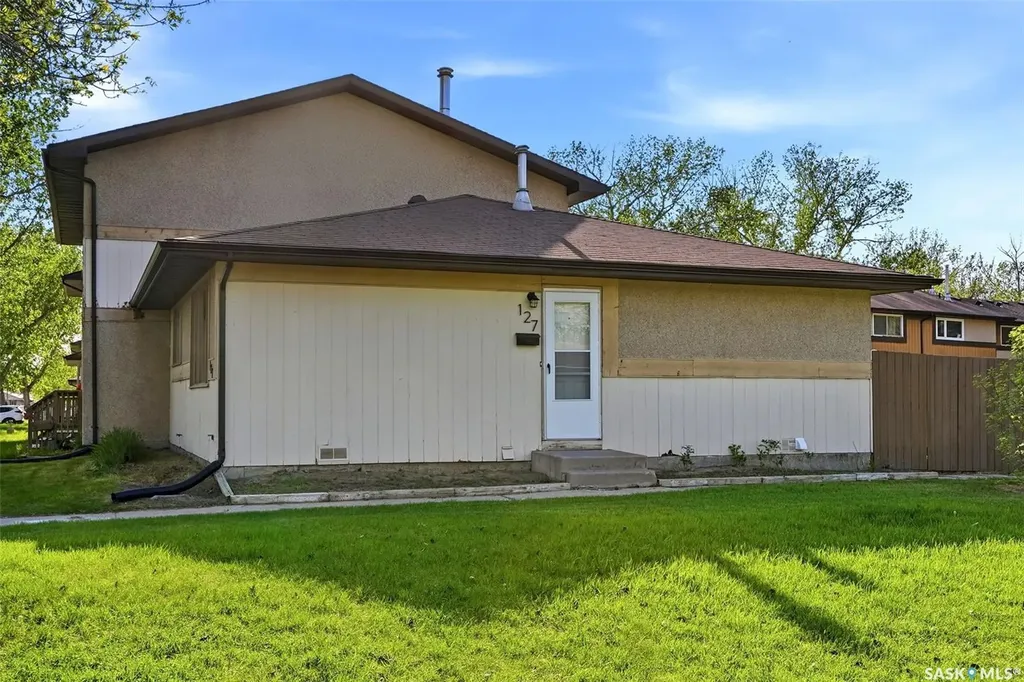 127 Mackenzie Way Regina SK S4N 5M9