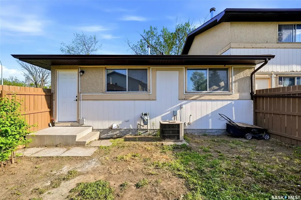 127 Mackenzie Way Regina SK S4N 5M9