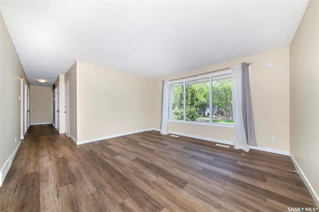 1609 B Avenue N Saskatoon SK S7L 1H2