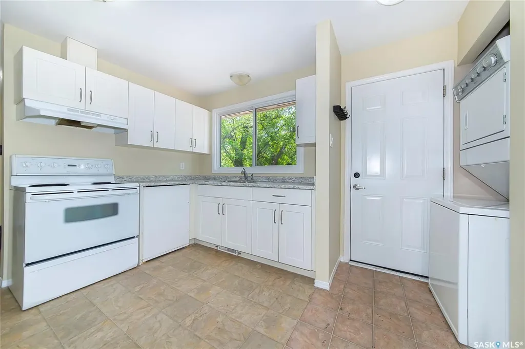 1609 B Avenue N Saskatoon SK S7L 1H2