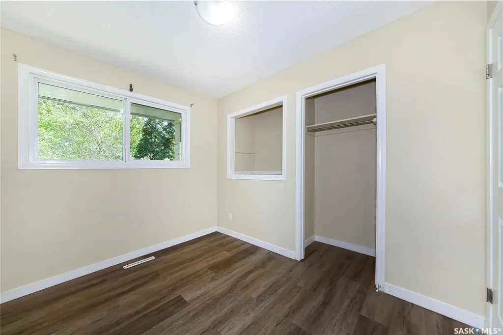 1609 B Avenue N Saskatoon SK S7L 1H2