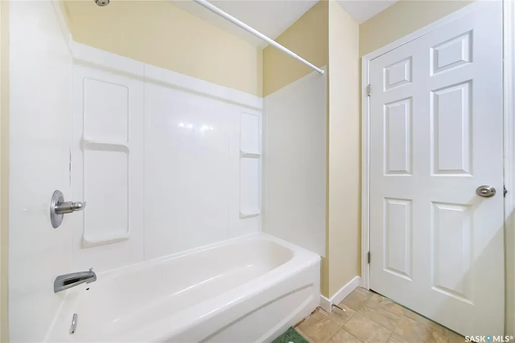 1609 B Avenue N Saskatoon SK S7L 1H2