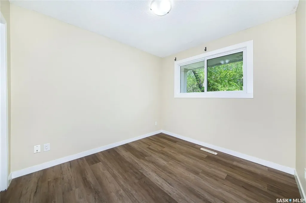 1609 B Avenue N Saskatoon SK S7L 1H2