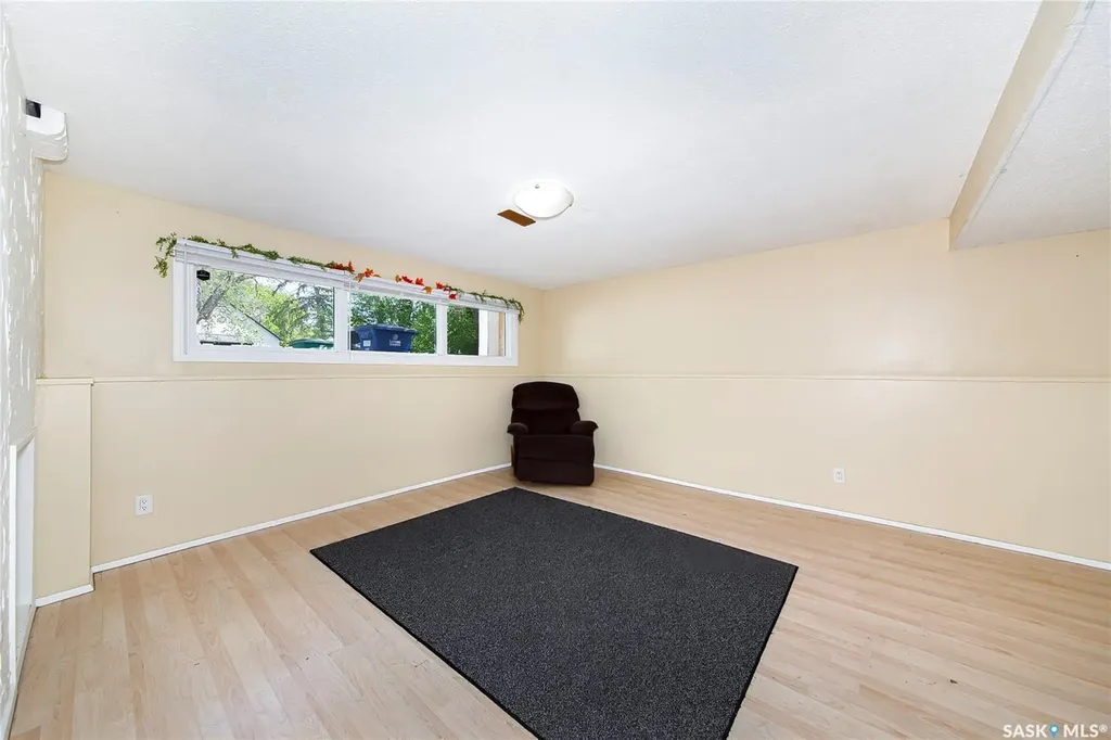 1609 B Avenue N Saskatoon SK S7L 1H2