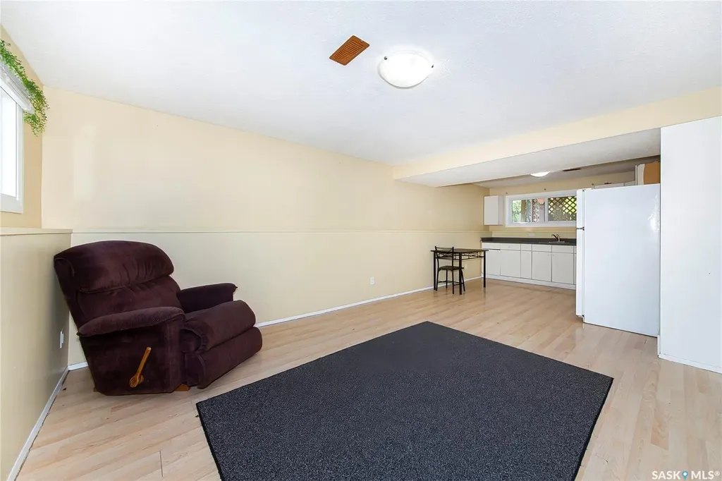 1609 B Avenue N Saskatoon SK S7L 1H2