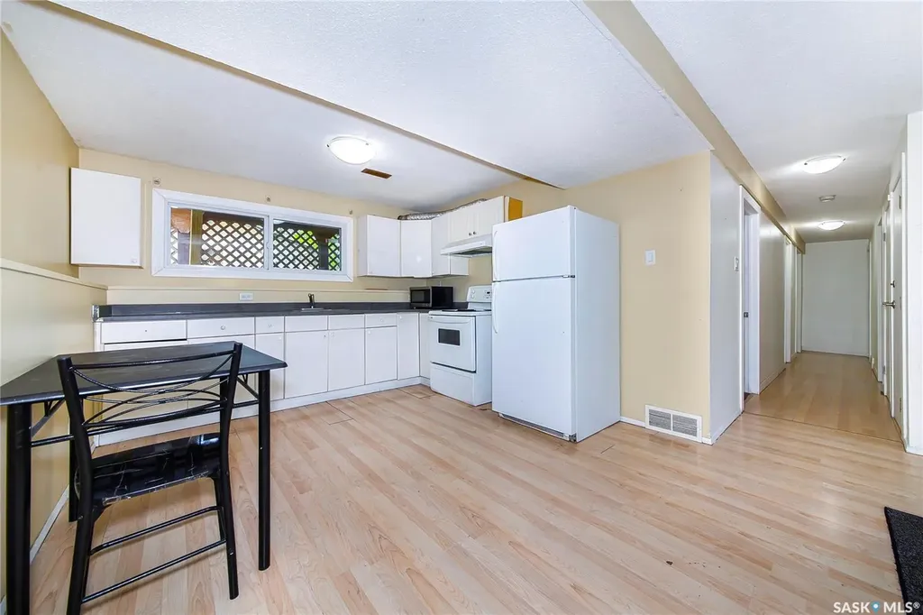 1609 B Avenue N Saskatoon SK S7L 1H2