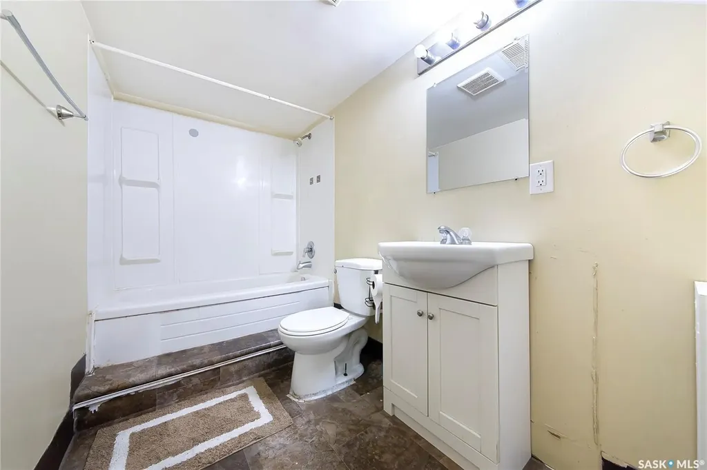 1609 B Avenue N Saskatoon SK S7L 1H2