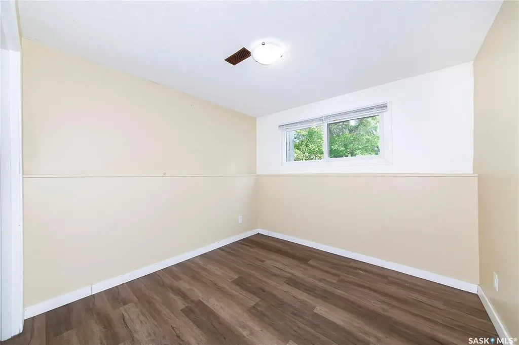 1609 B Avenue N Saskatoon SK S7L 1H2