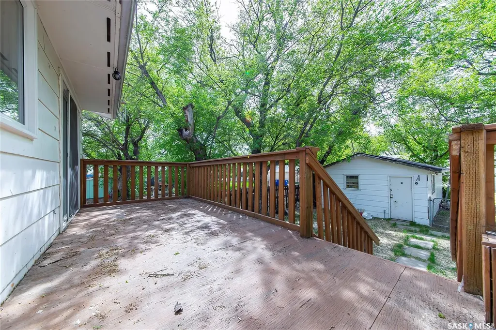1609 B Avenue N Saskatoon SK S7L 1H2