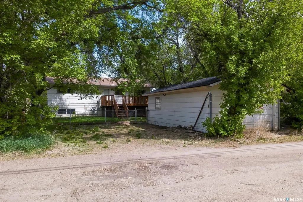 1609 B Avenue N Saskatoon SK S7L 1H2