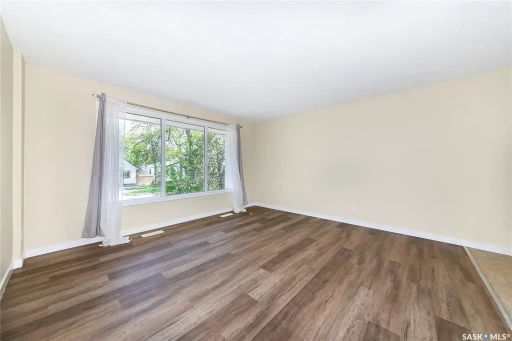 1609 B Avenue N Saskatoon SK S7L 1H2