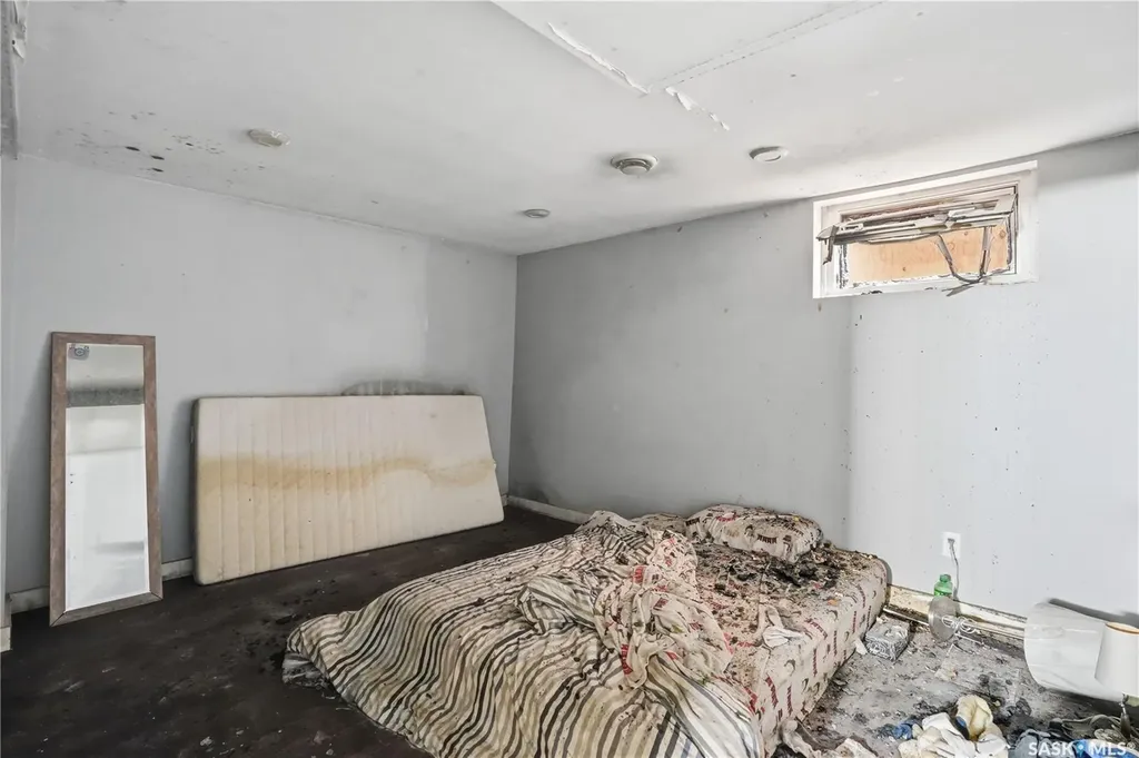 844 6th Avenue NW Moose Jaw SK S6H 4A2