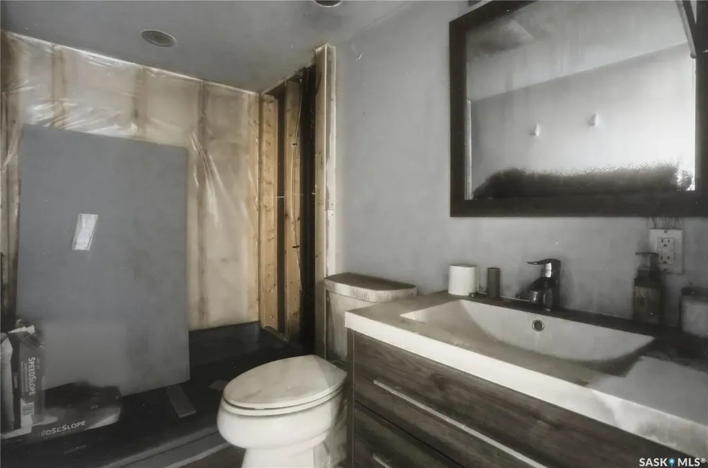 844 6th Avenue NW Moose Jaw SK S6H 4A2
