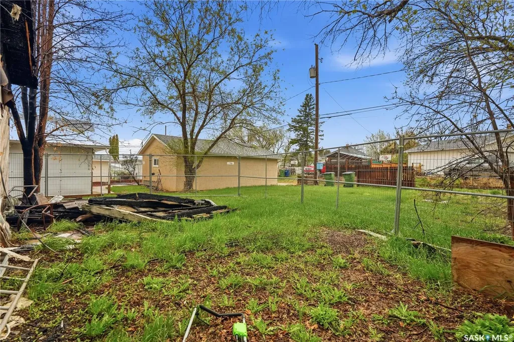 844 6th Avenue NW Moose Jaw SK S6H 4A2