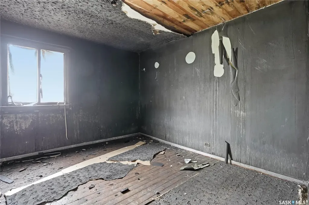844 6th Avenue NW Moose Jaw SK S6H 4A2