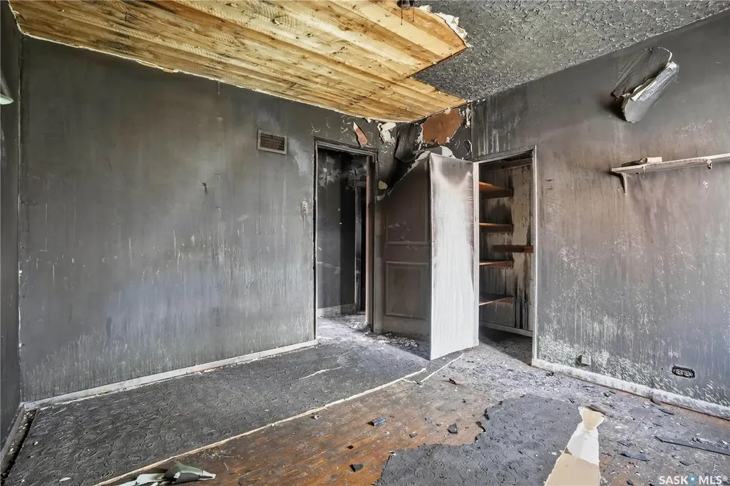 844 6th Avenue NW Moose Jaw SK S6H 4A2
