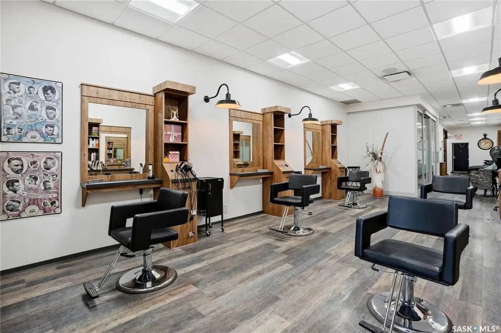 330 Main Street N Moose Jaw SK S6H 3J9
