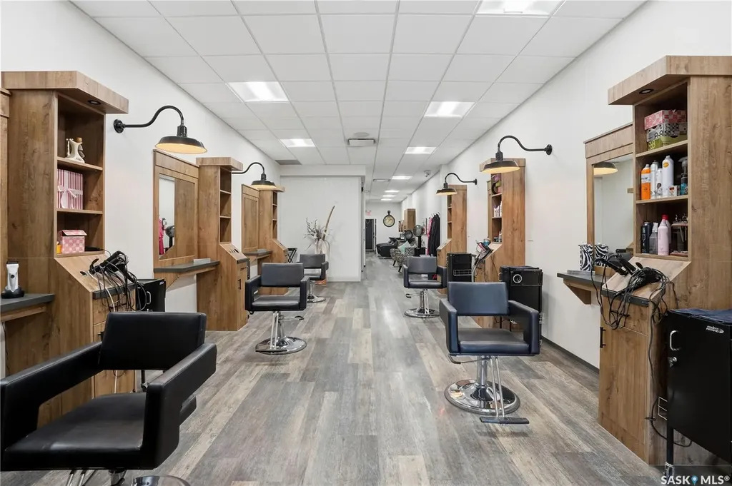 330 Main Street N Moose Jaw SK S6H 3J9