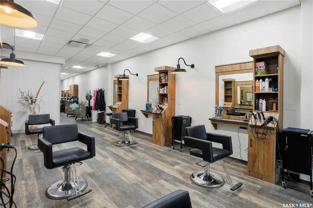 330 Main Street N Moose Jaw SK S6H 3J9
