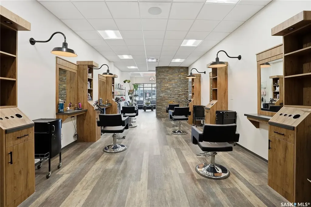 330 Main Street N Moose Jaw SK S6H 3J9