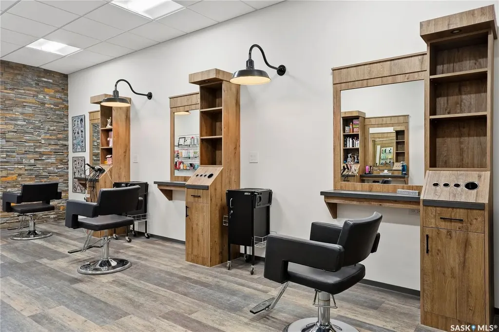 330 Main Street N Moose Jaw SK S6H 3J9
