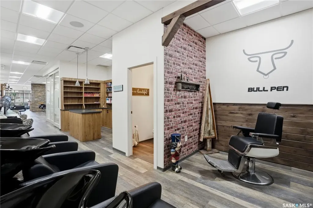 330 Main Street N Moose Jaw SK S6H 3J9