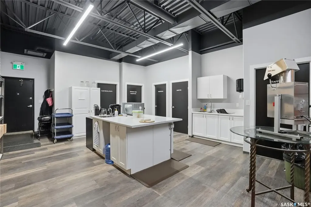 330 Main Street N Moose Jaw SK S6H 3J9