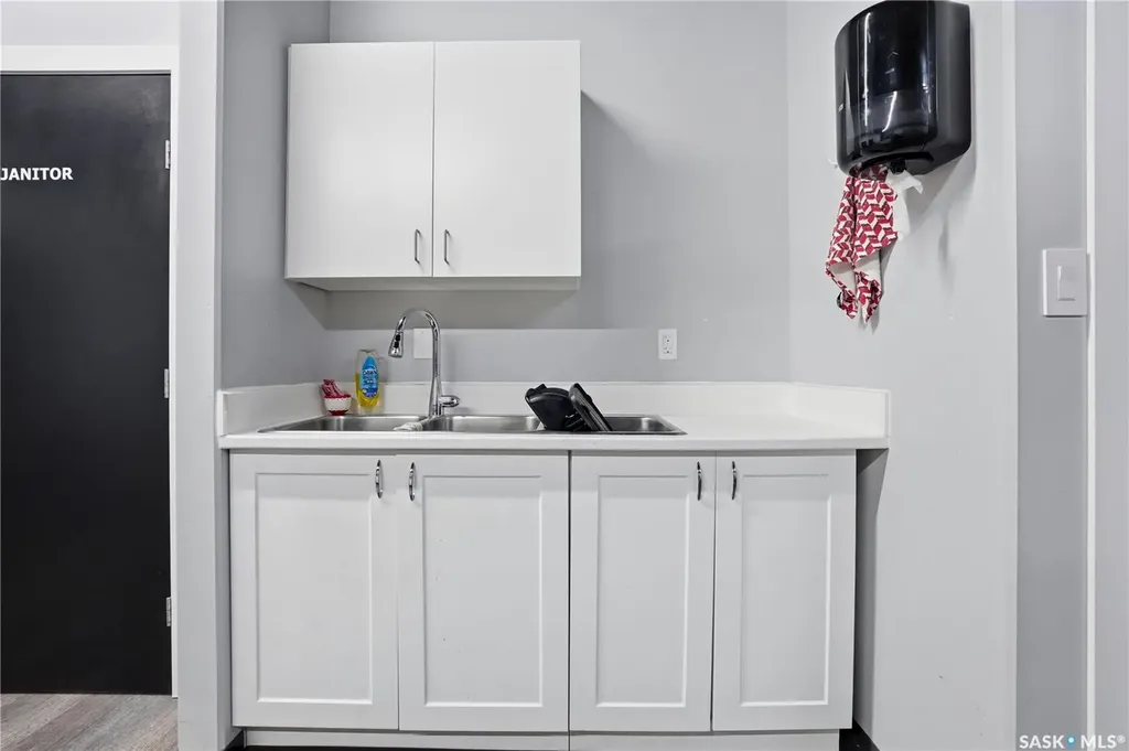 330 Main Street N Moose Jaw SK S6H 3J9