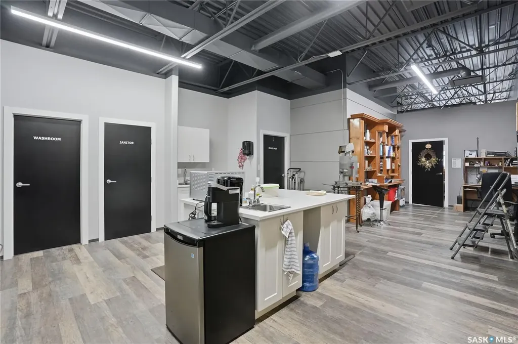 330 Main Street N Moose Jaw SK S6H 3J9