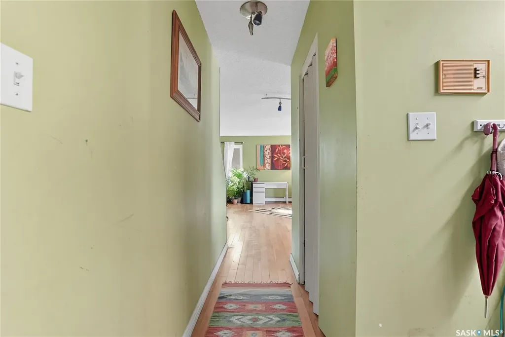 423 4th Avenue N Saskatoon SK S7K 2M4