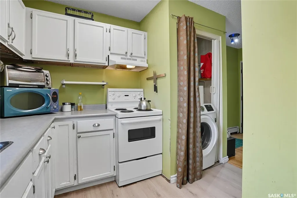 423 4th Avenue N Saskatoon SK S7K 2M4