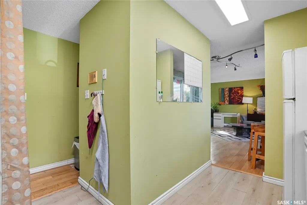 423 4th Avenue N Saskatoon SK S7K 2M4